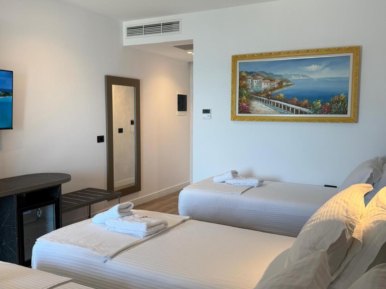 The Queen'S Lion Premium Hotel Sarandë エクステリア 写真