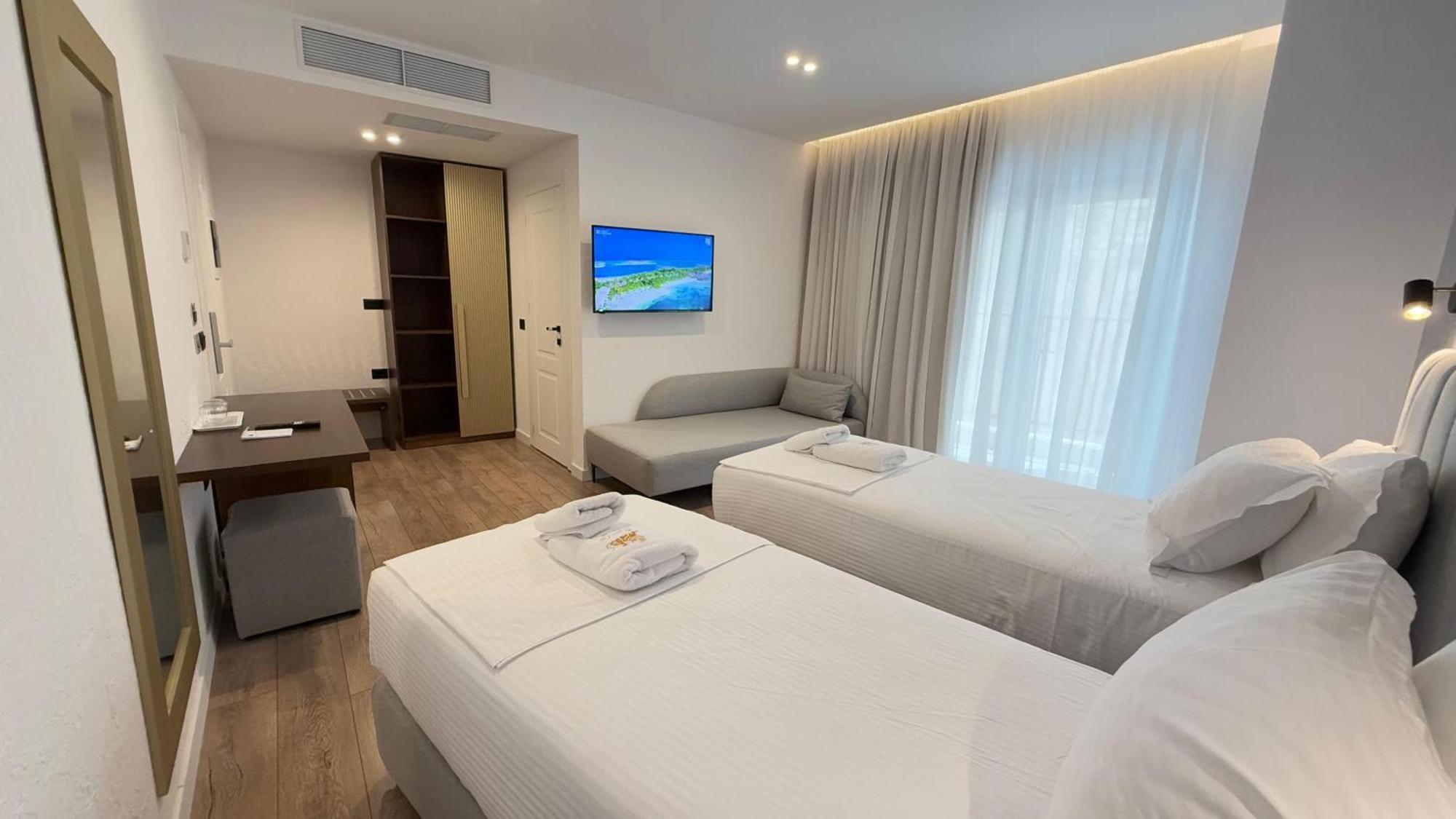 The Queen'S Lion Premium Hotel Sarandë エクステリア 写真